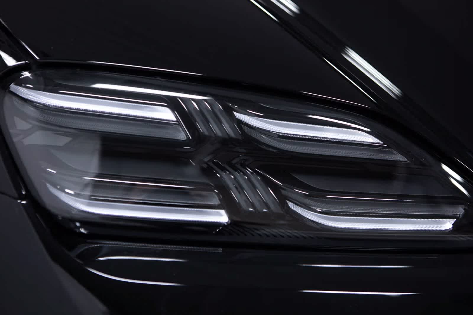 Thumbnail: 2025 Porsche Macan - 16