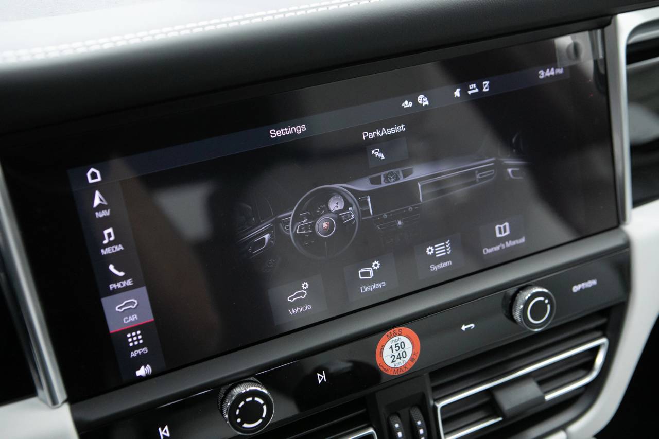 Thumbnail: 2026 Porsche Macan - 22