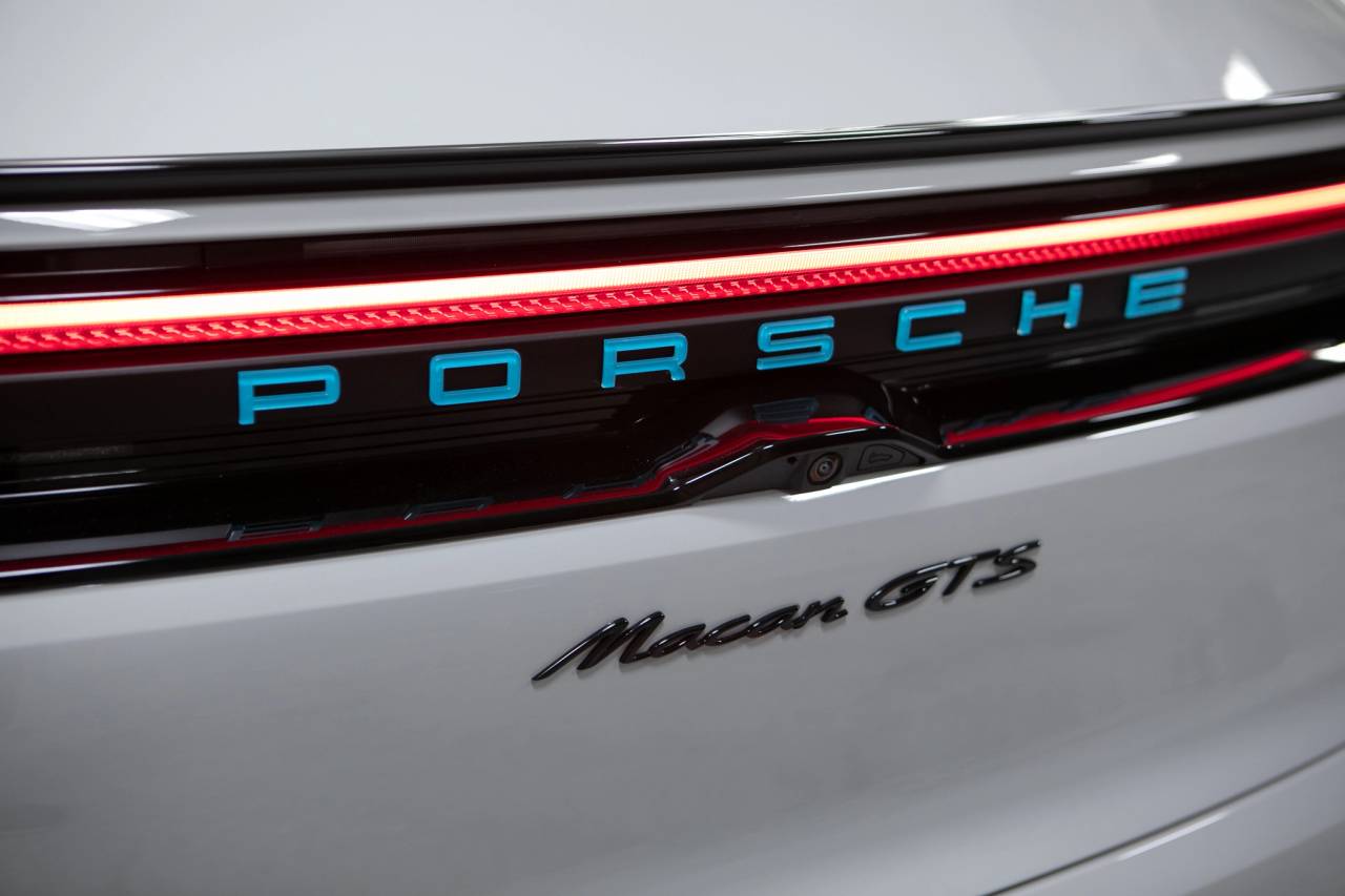 Thumbnail: 2026 Porsche Macan - 15