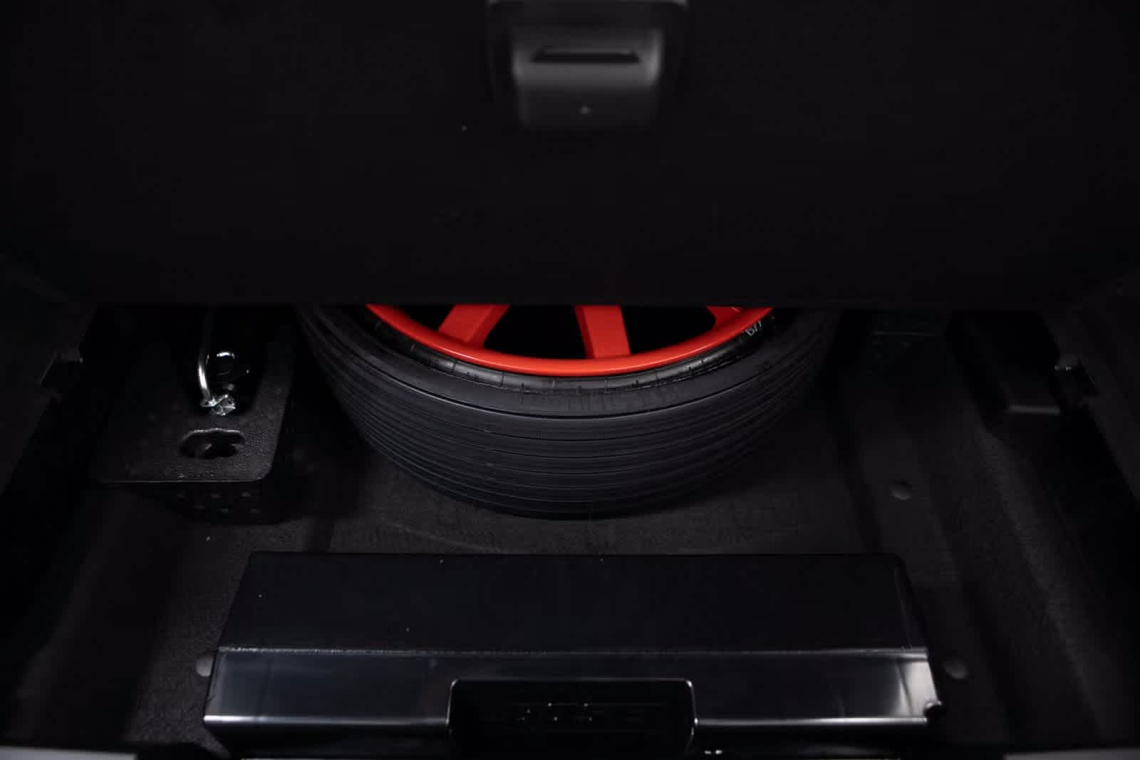 Thumbnail: 2025 Porsche Macan - 32