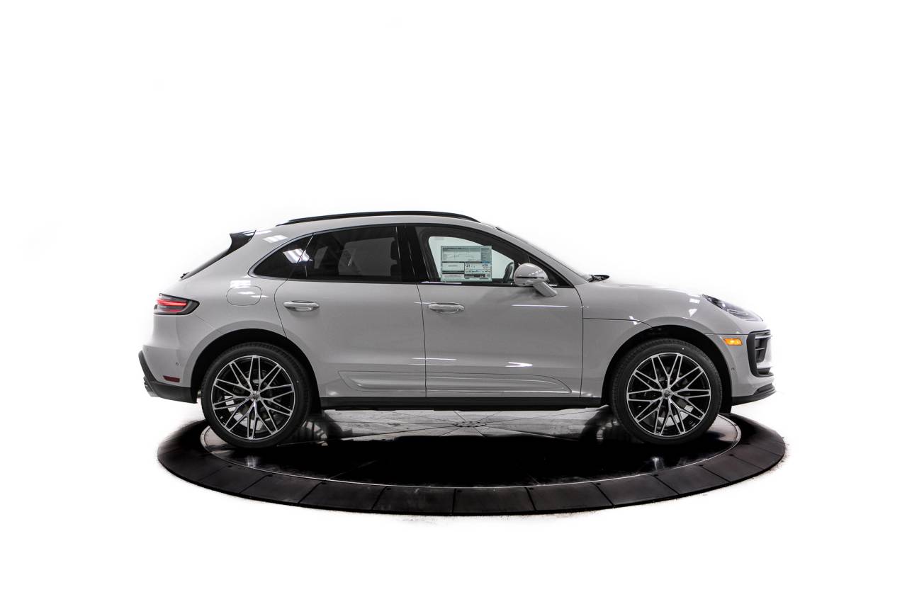 Thumbnail: 2026 Porsche Macan - 8