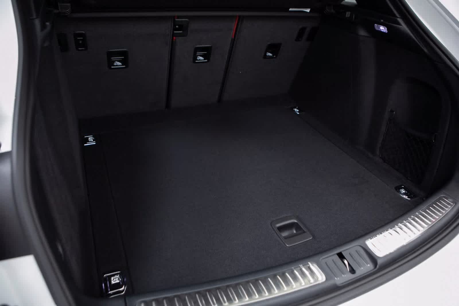 Thumbnail: 2025 Porsche Macan - 31