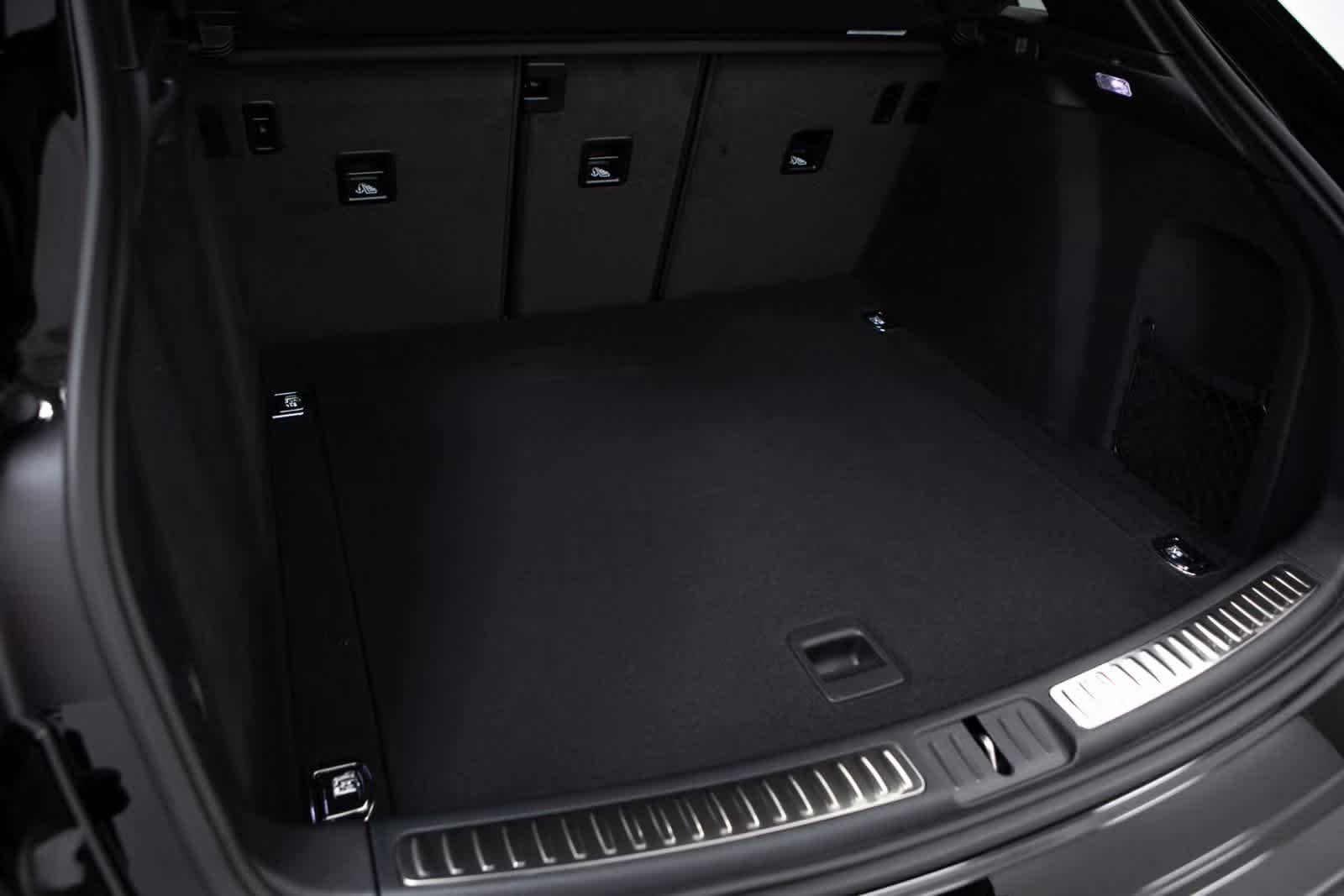 Thumbnail: 2025 Porsche Macan - 31