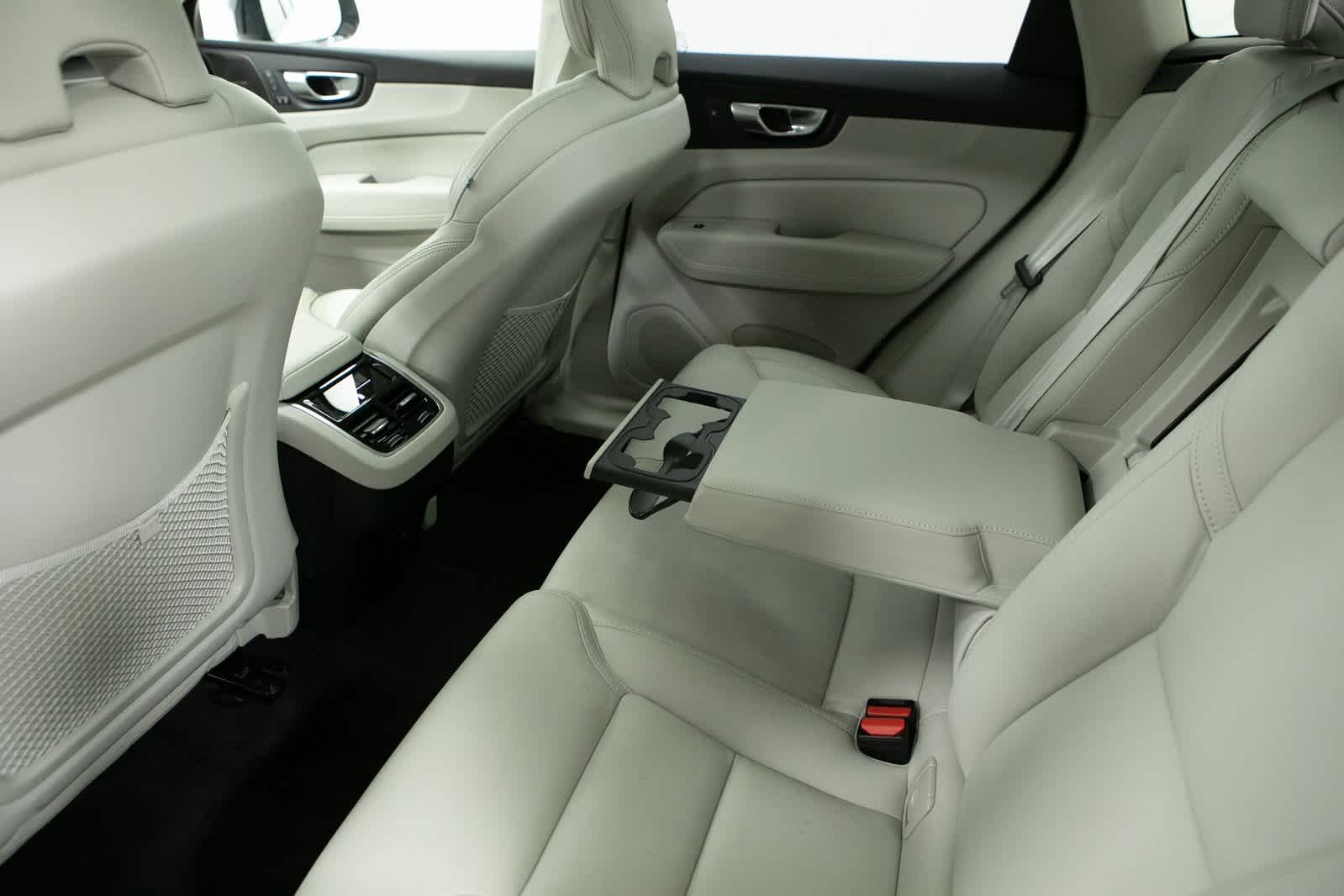 Thumbnail: 2024 Volvo XC60 - 27