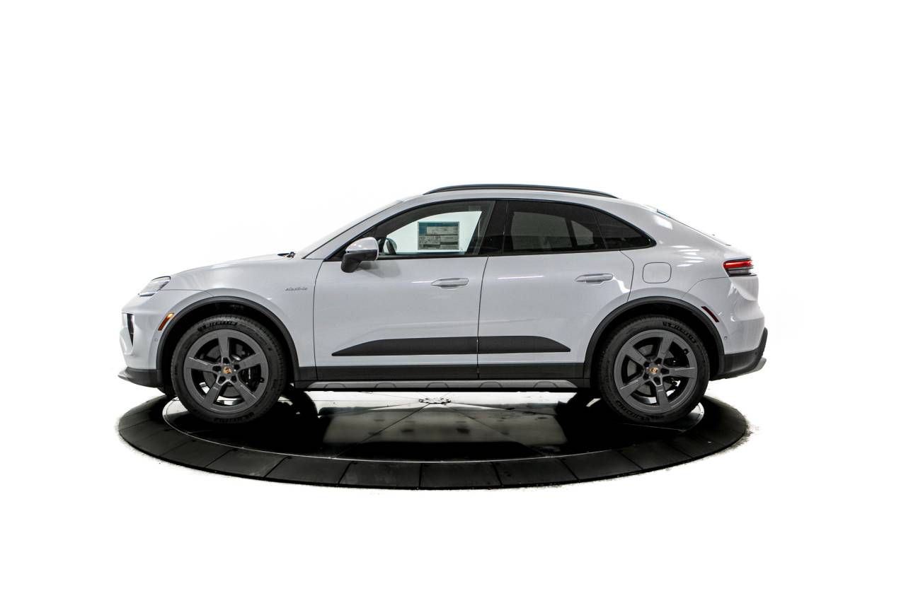 Thumbnail: 2026 Porsche Macan - 2