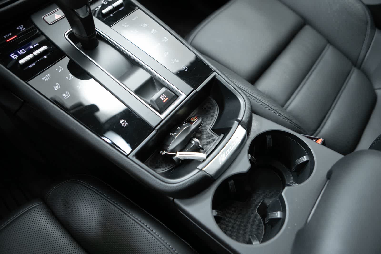 Thumbnail: 2026 Porsche Macan - 30