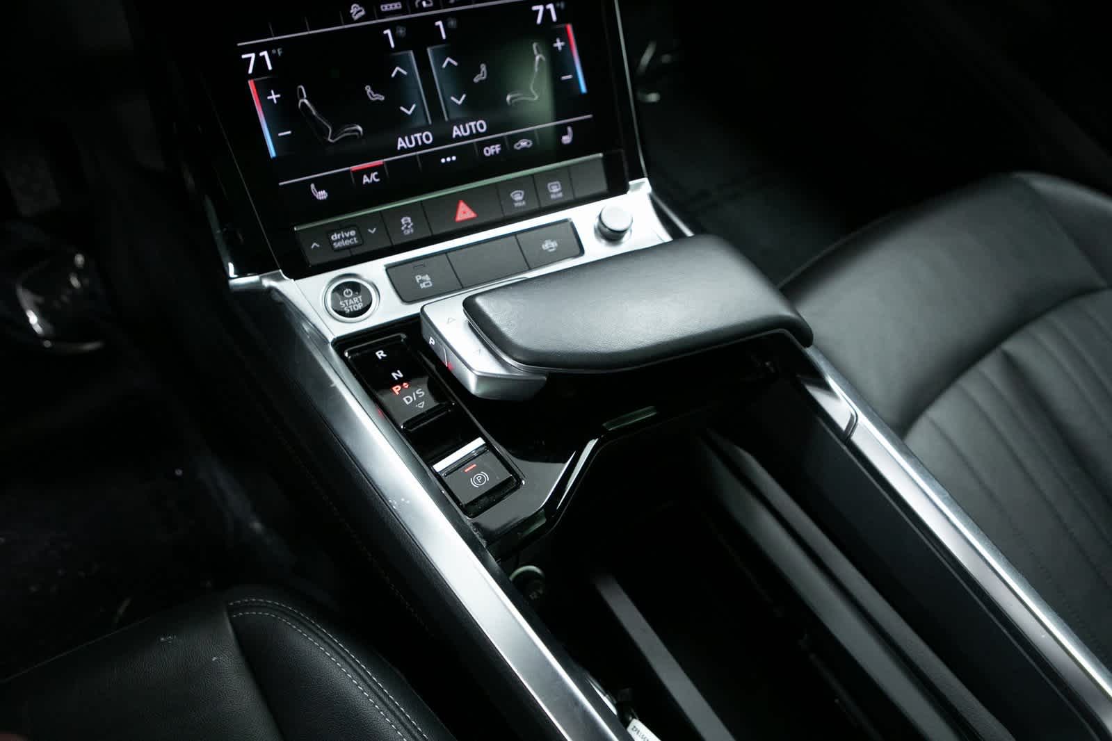 Thumbnail: 2022 Audi e-tron - 23