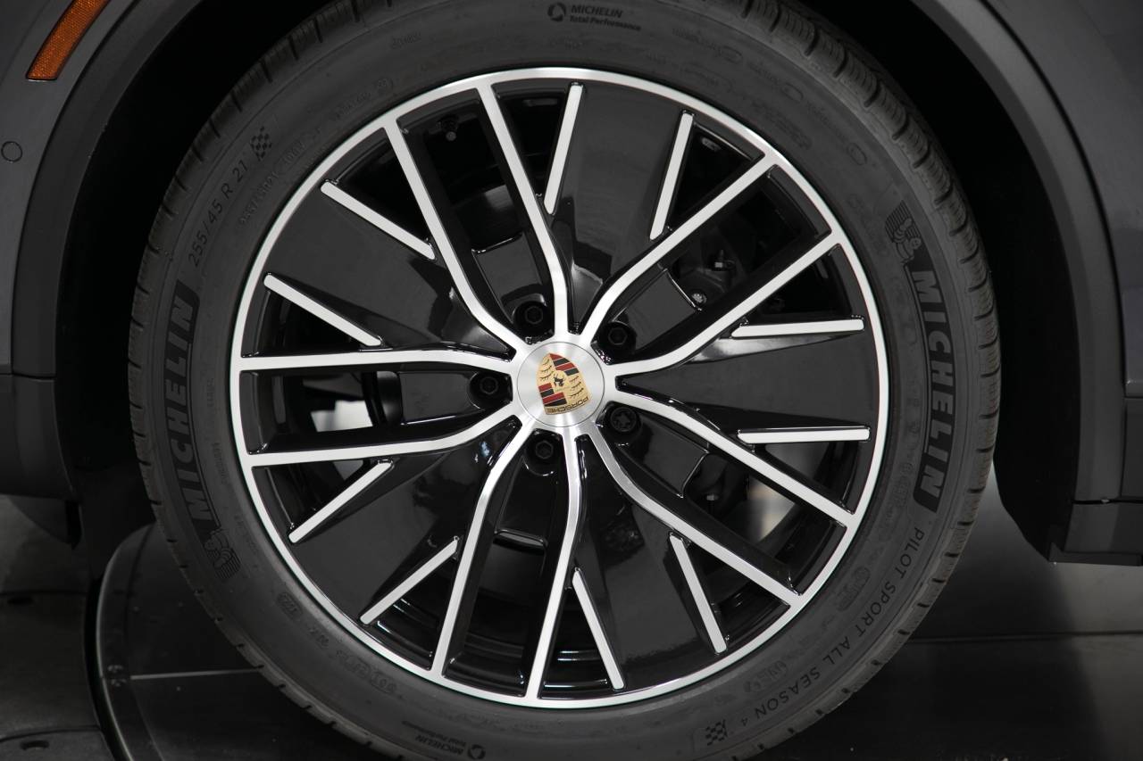 Thumbnail: 2025 Porsche Macan - 13