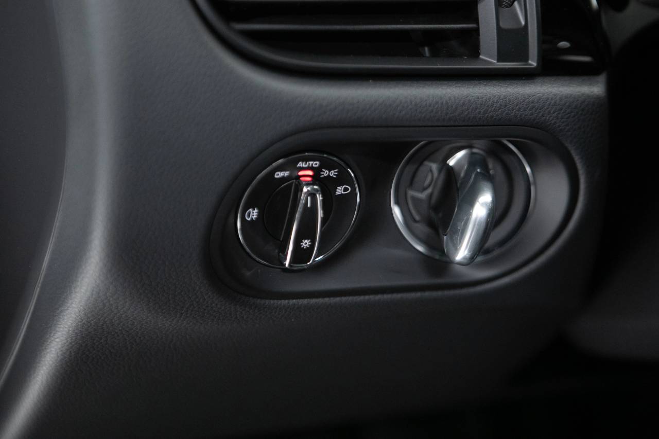 Thumbnail: 2026 Porsche Macan - 29