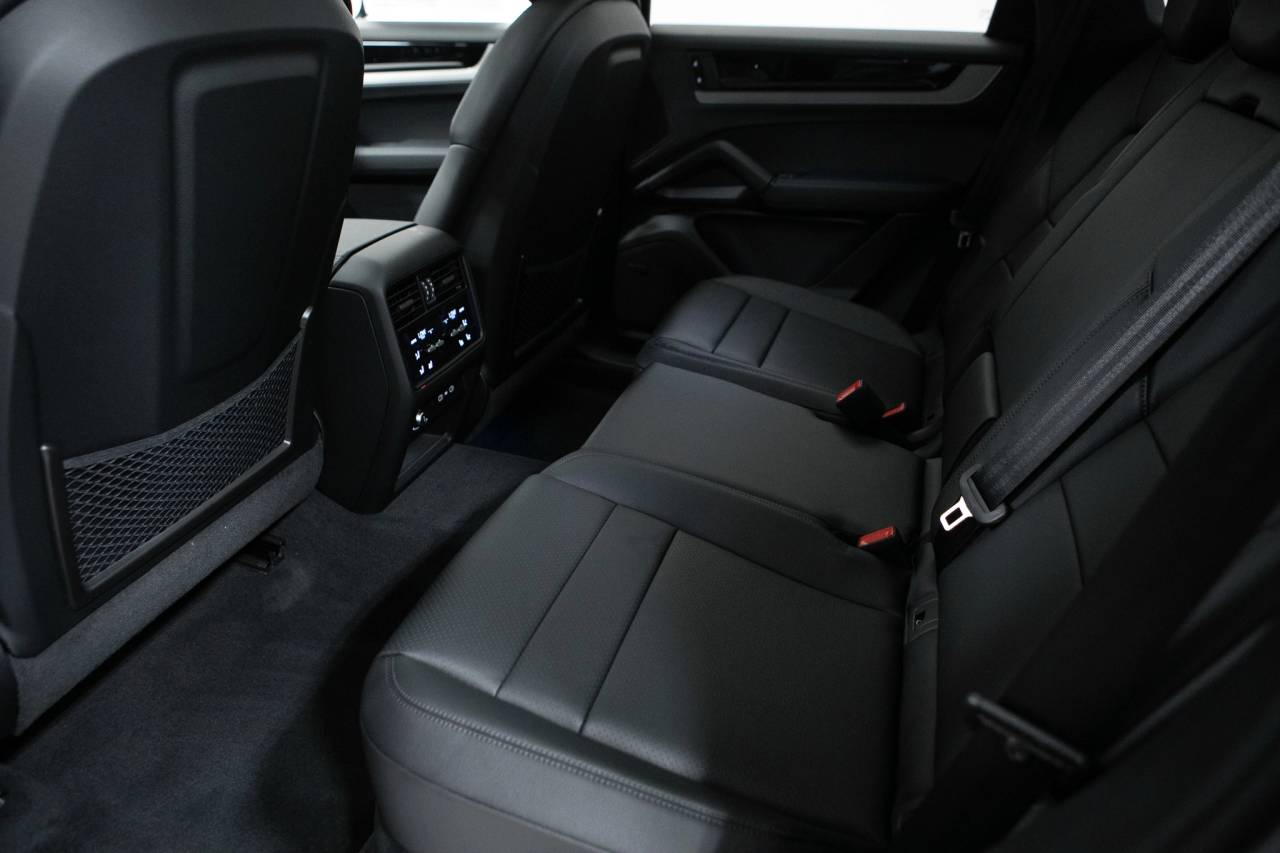 Thumbnail: 2026 Porsche Cayenne - 36