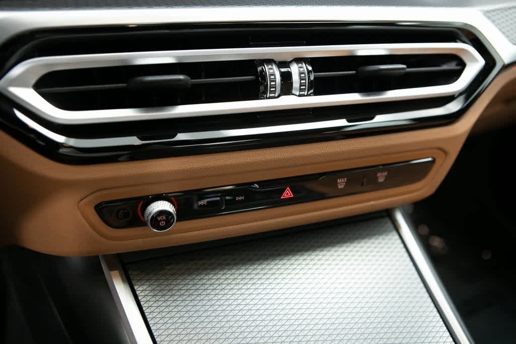 Thumbnail: 2023 BMW 3 Series - 25