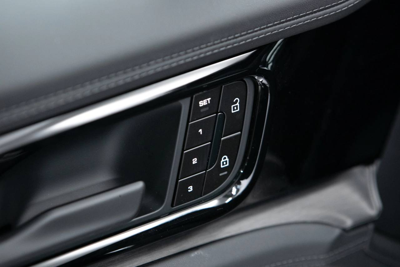 Thumbnail: 2026 Porsche Panamera - 25