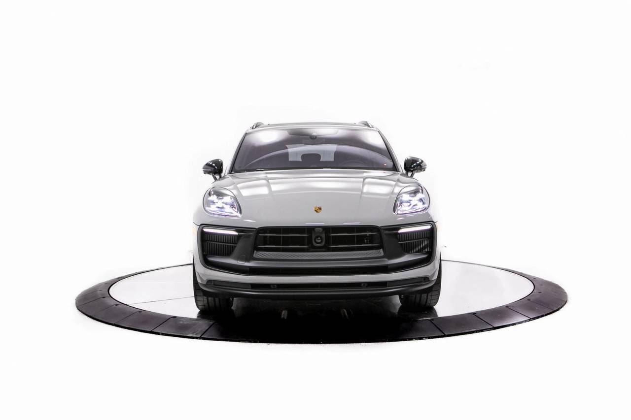 Thumbnail: 2026 Porsche Macan - 10