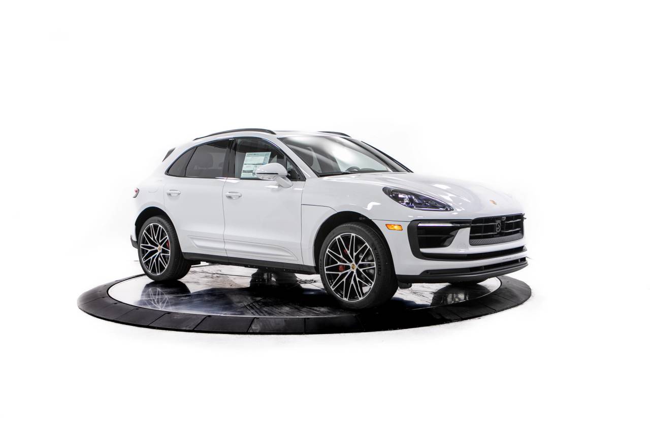 Thumbnail: 2026 Porsche Macan - 10