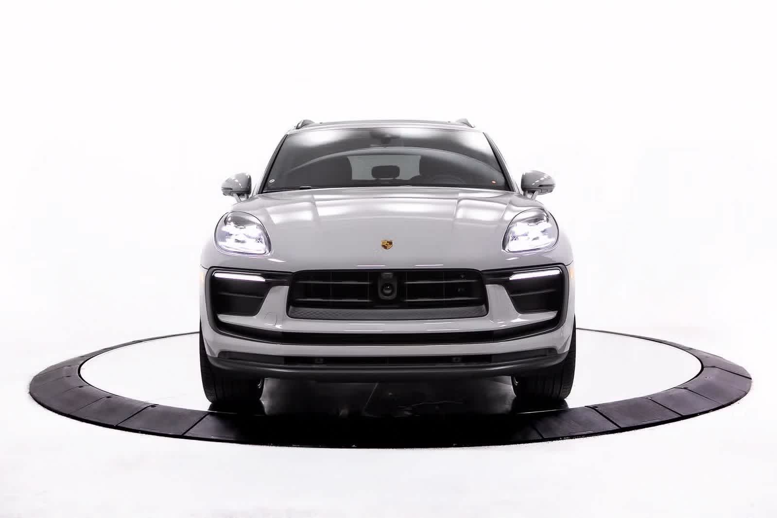 Thumbnail: 2026 Porsche Macan - 10