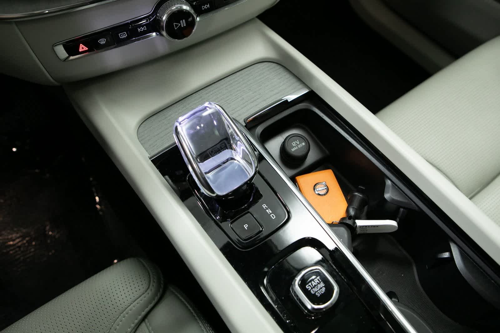 Thumbnail: 2024 Volvo XC60 - 22