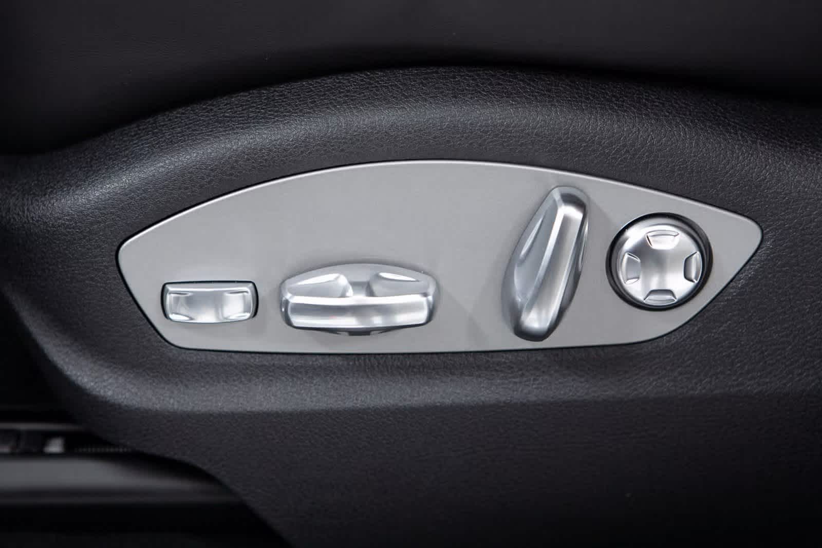 Thumbnail: 2025 Porsche Macan - 18