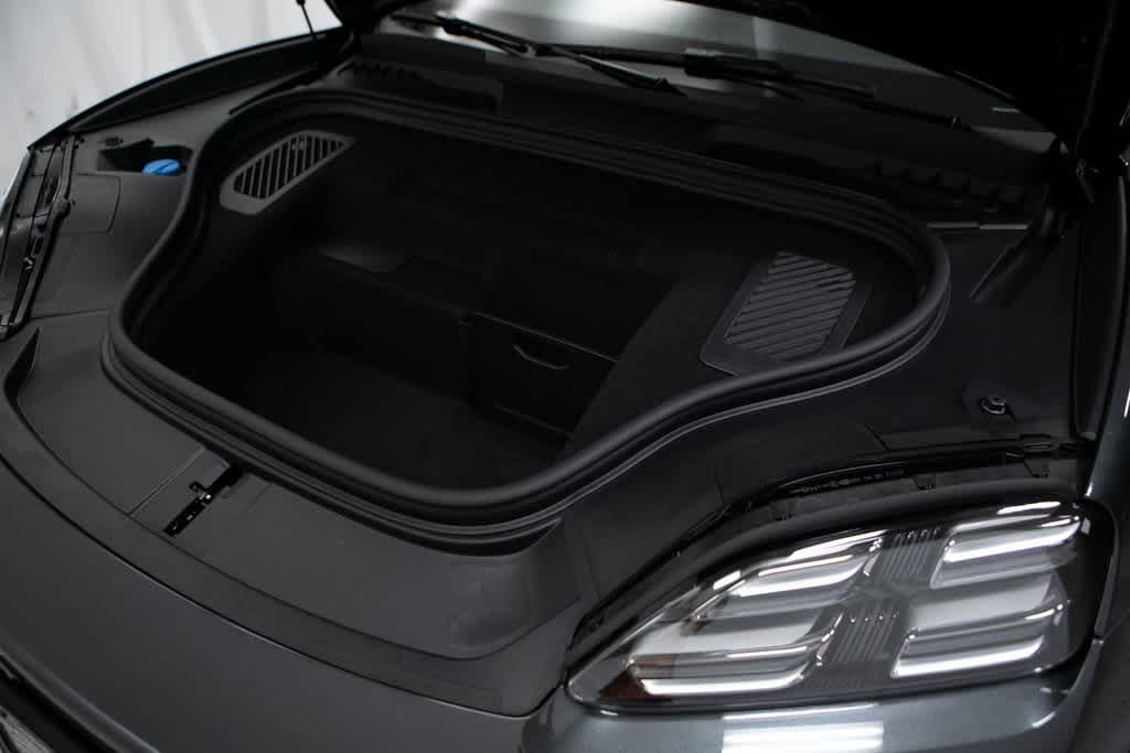 Thumbnail: 2025 Porsche Macan - 32