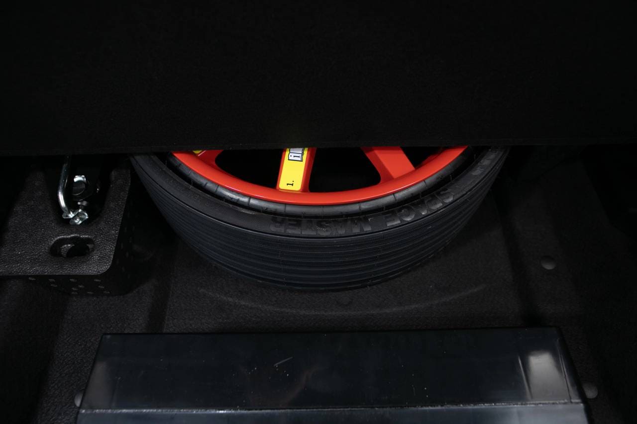 Thumbnail: 2026 Porsche Macan - 39