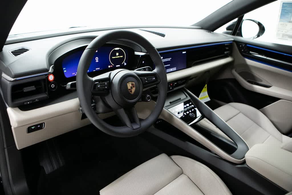 Thumbnail: 2025 Porsche Macan - 4