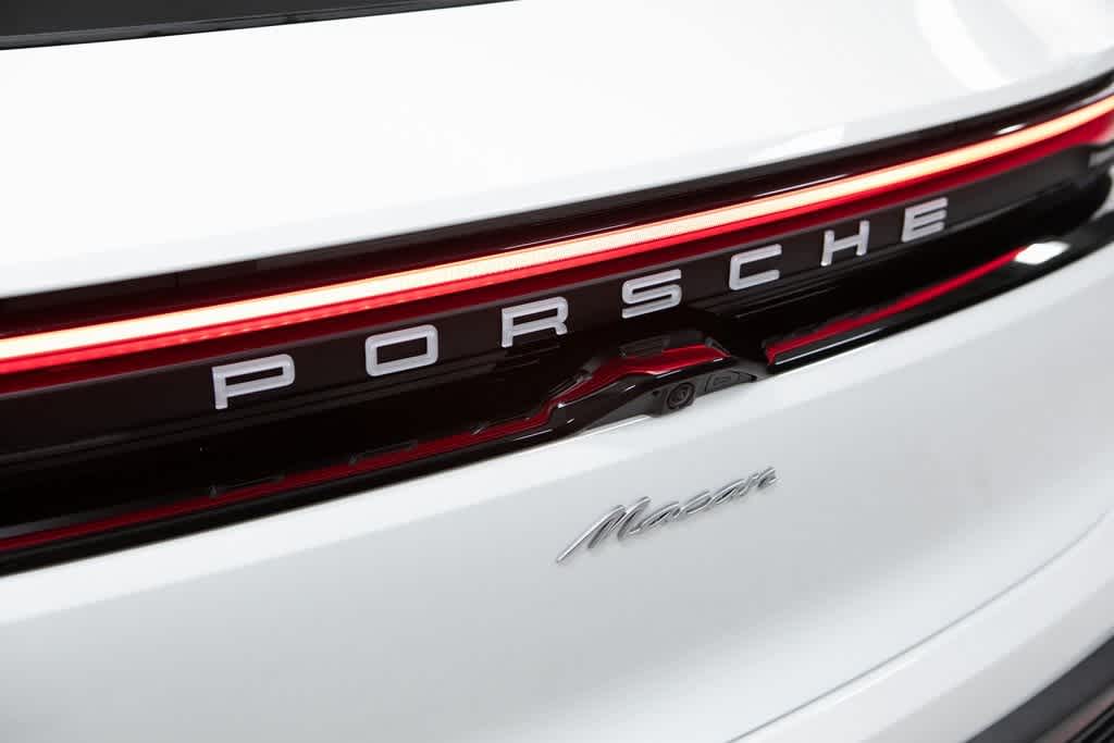Thumbnail: 2025 Porsche Macan - 36