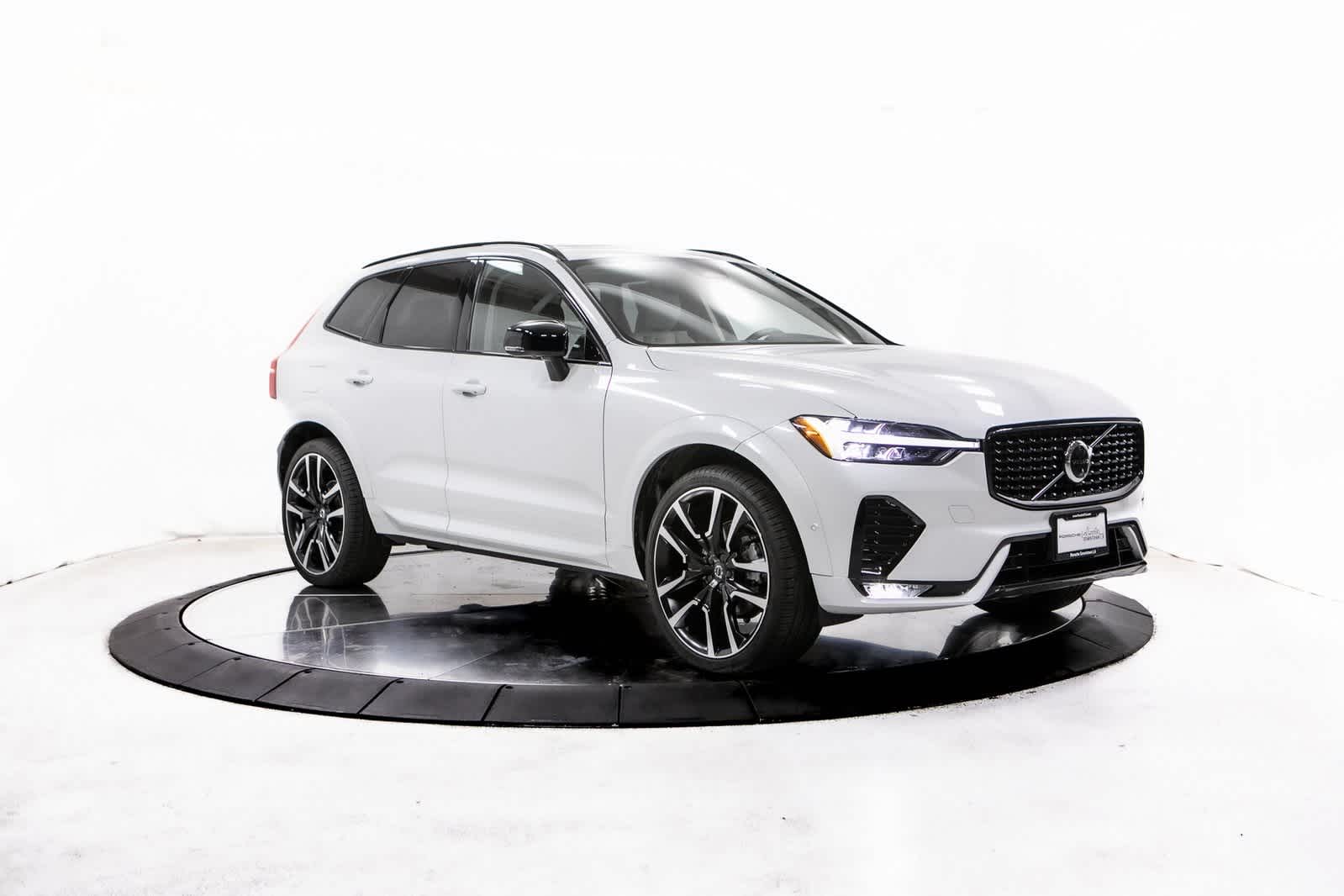 Thumbnail: 2024 Volvo XC60 - 9