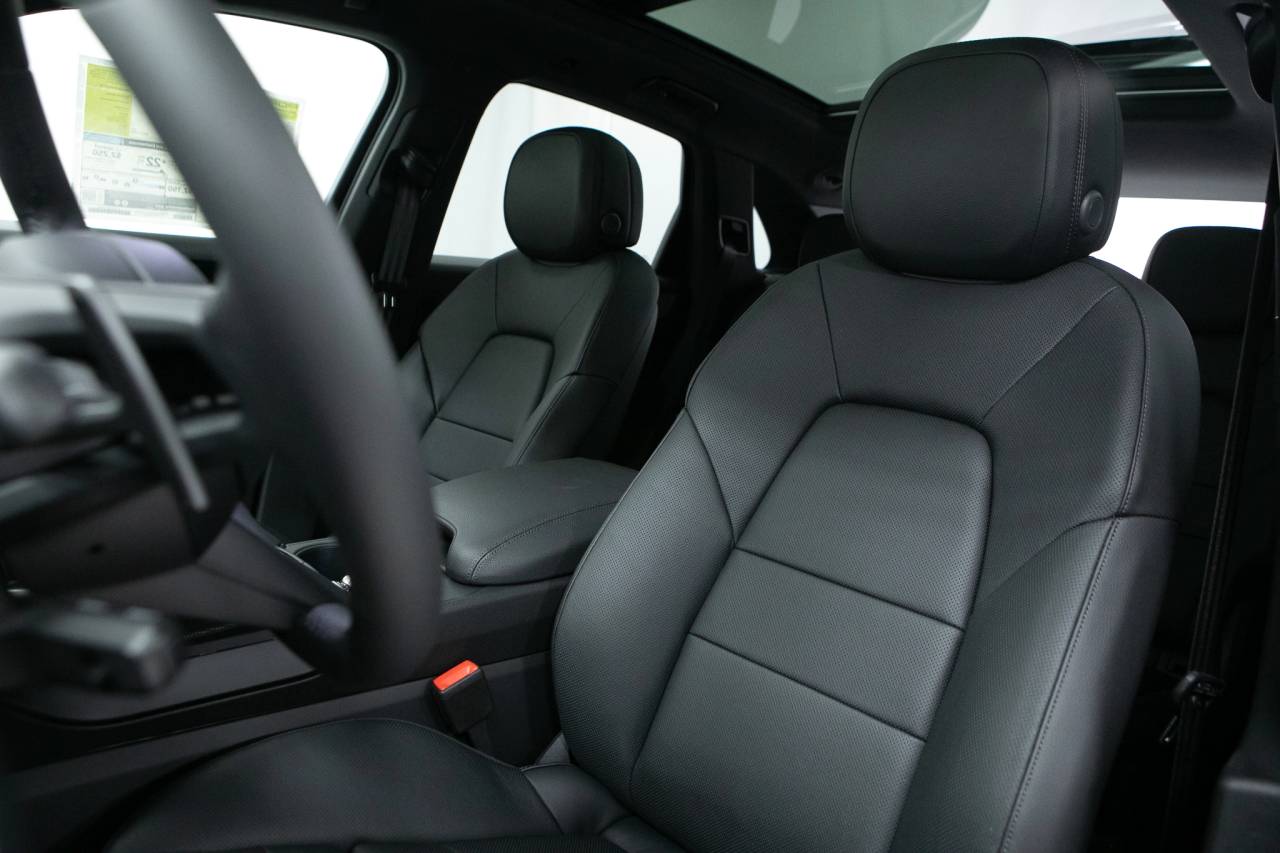 Thumbnail: 2026 Porsche Cayenne - 5