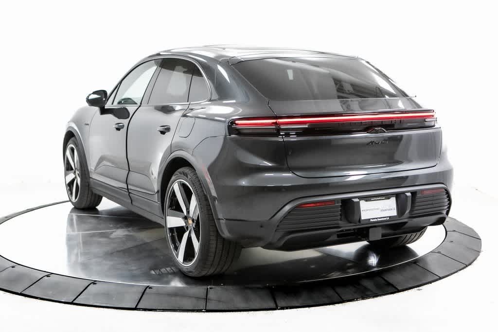 Thumbnail: 2025 Porsche Macan - 3