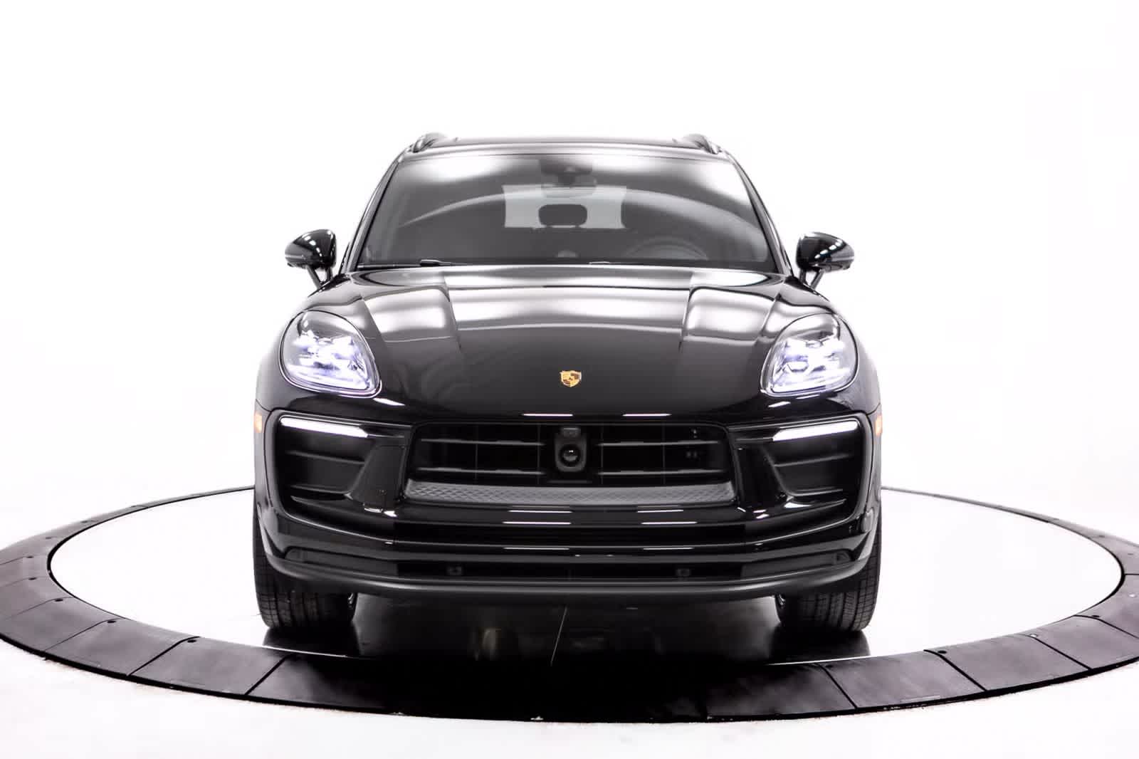 Thumbnail: 2026 Porsche Macan - 10