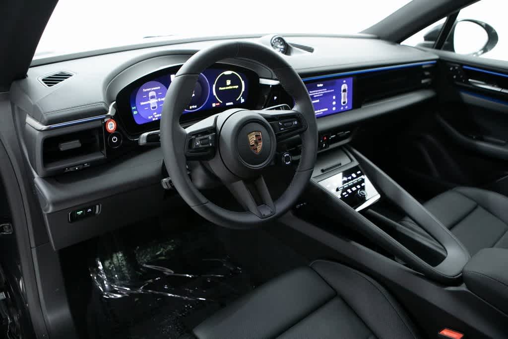 Thumbnail: 2025 Porsche Macan - 4