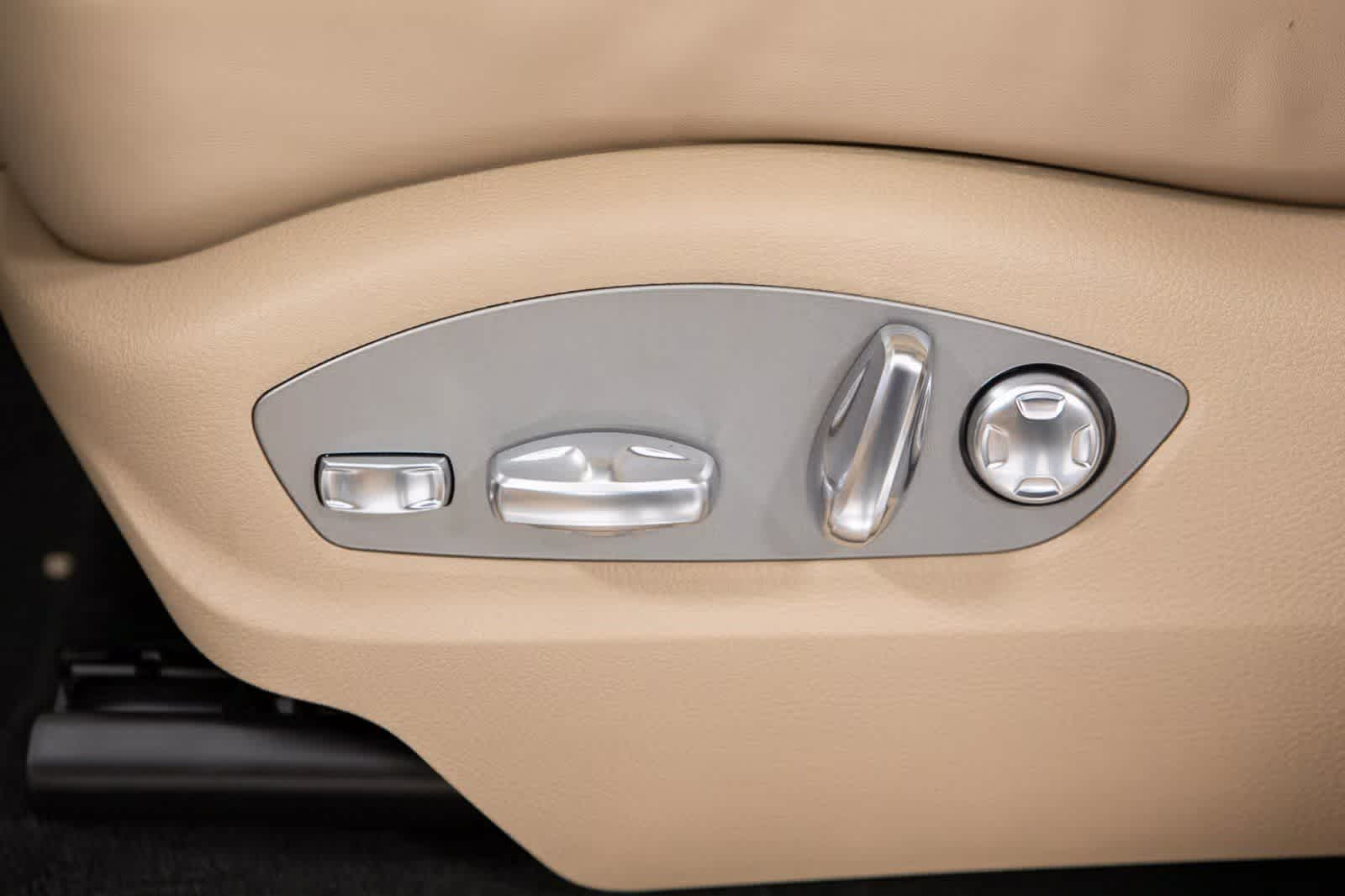 Thumbnail: 2026 Porsche Macan - 17