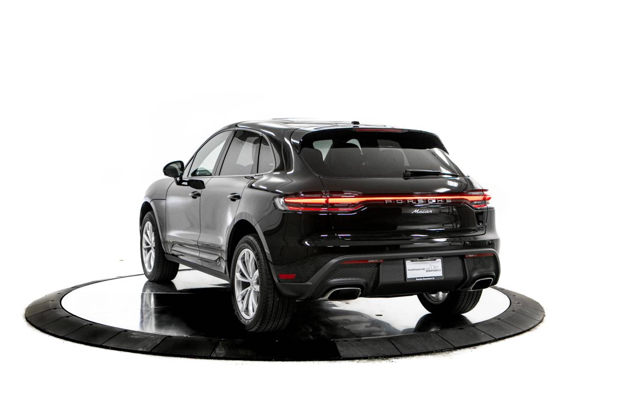 Thumbnail: 2026 Porsche Macan - 3