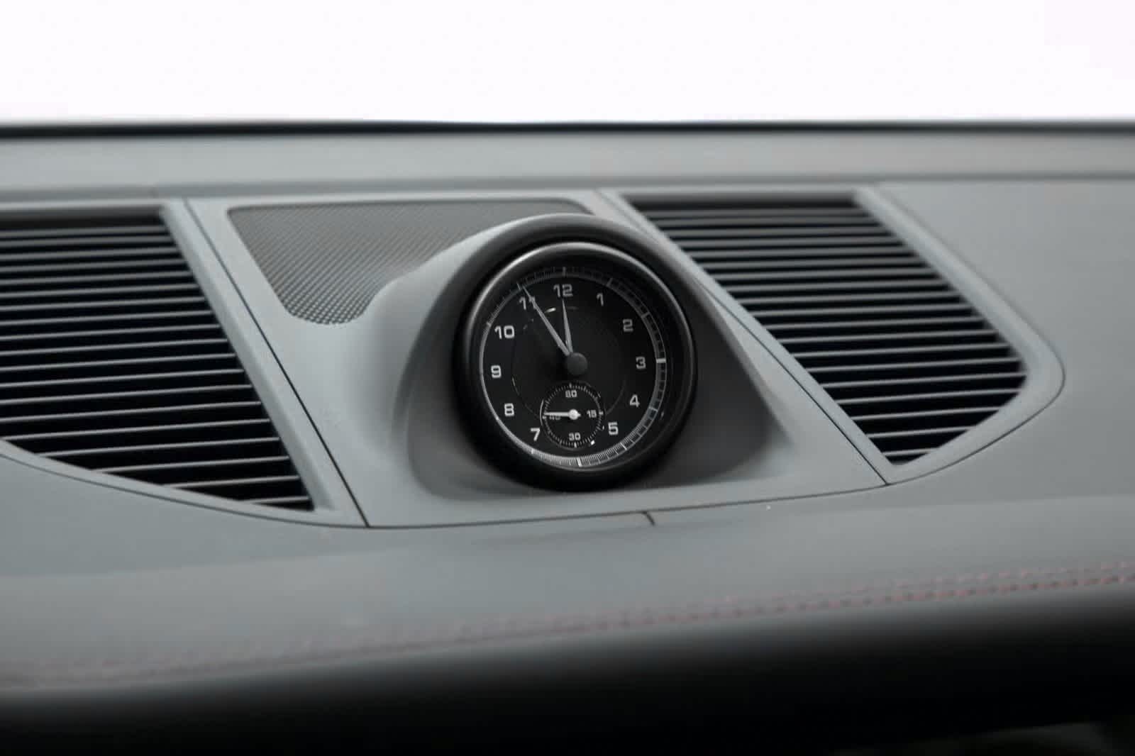 Thumbnail: 2025 Porsche Macan - 23