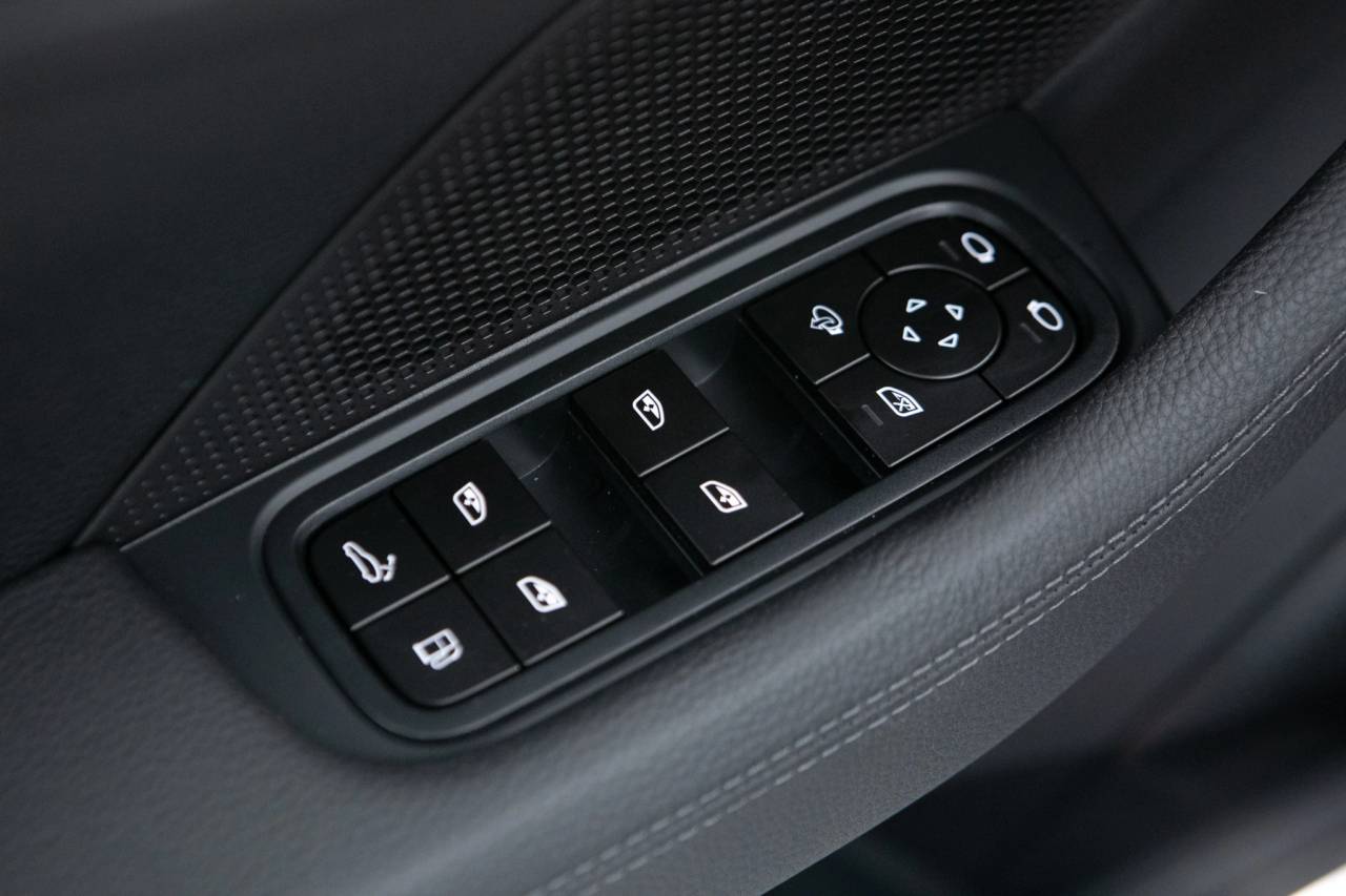 Thumbnail: 2026 Porsche Panamera - 26