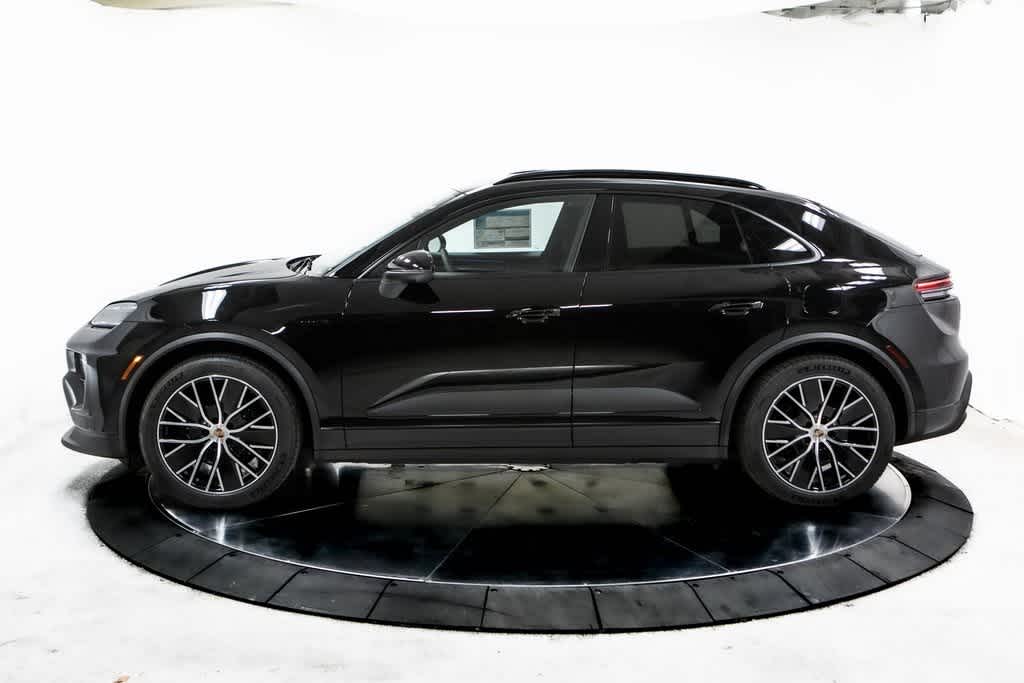 Thumbnail: 2025 Porsche Macan - 2