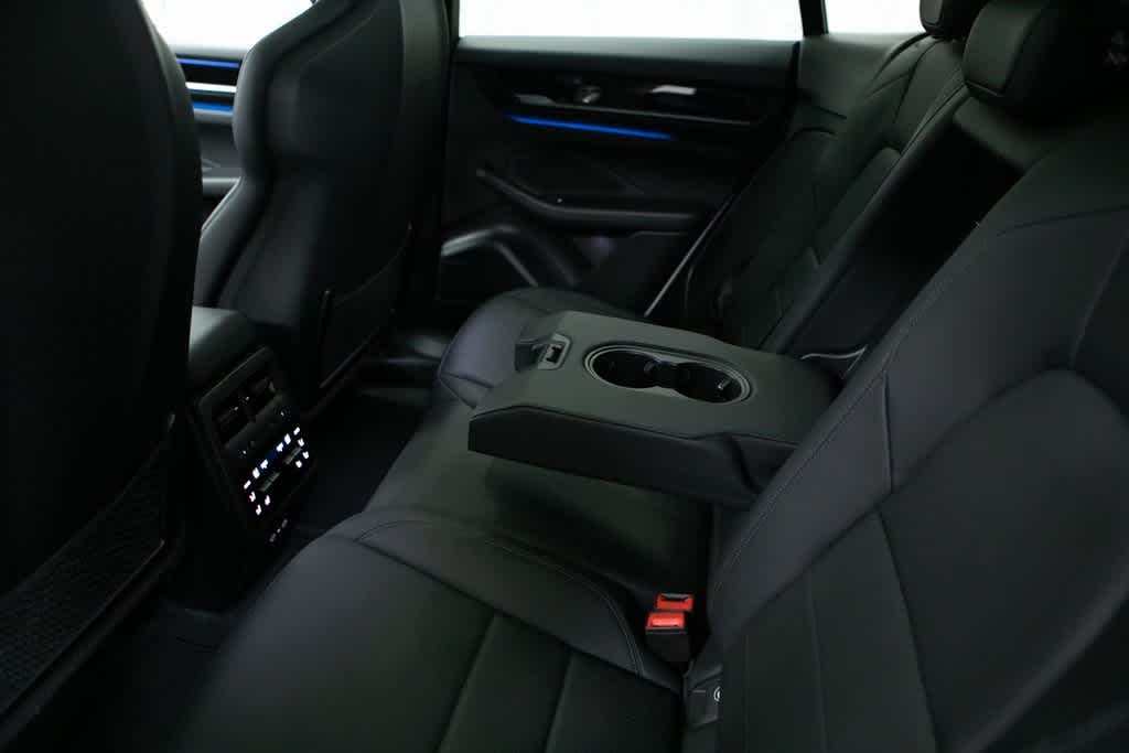 Thumbnail: 2025 Porsche Macan - 28