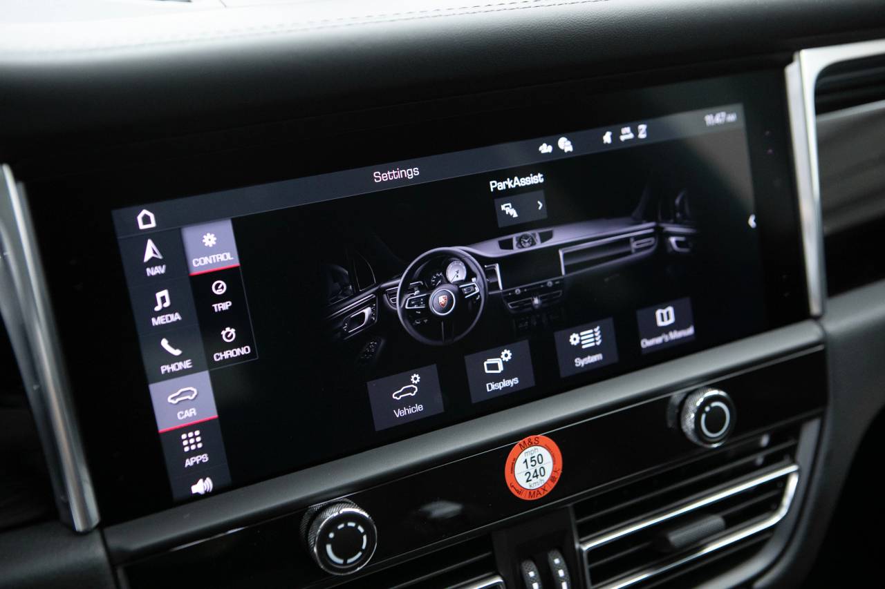 Thumbnail: 2026 Porsche Macan - 21