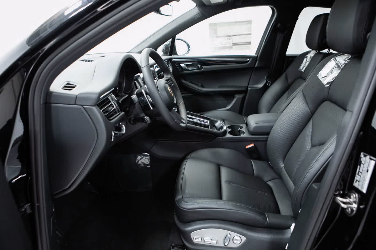 Thumbnail: 2026 Porsche Macan - 22