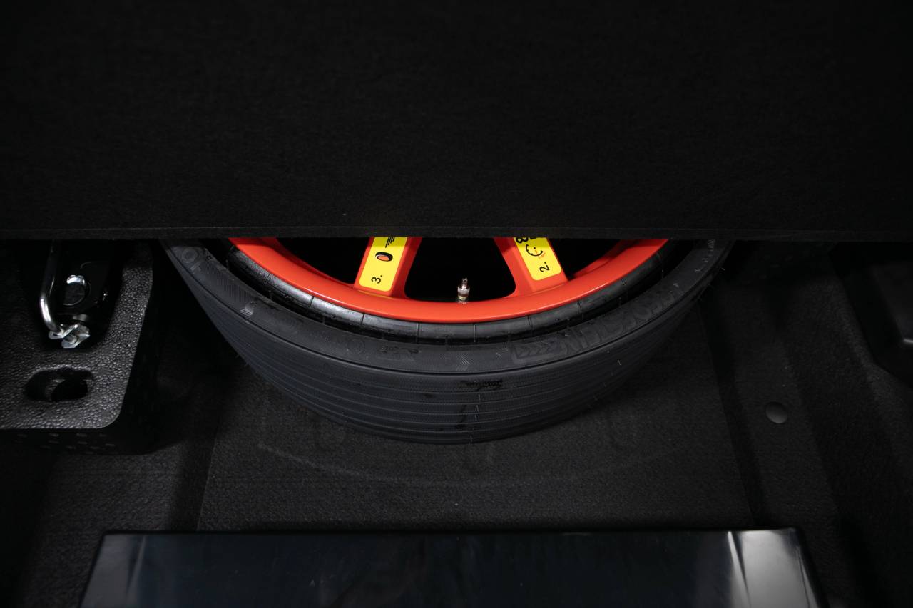 Thumbnail: 2026 Porsche Macan - 38