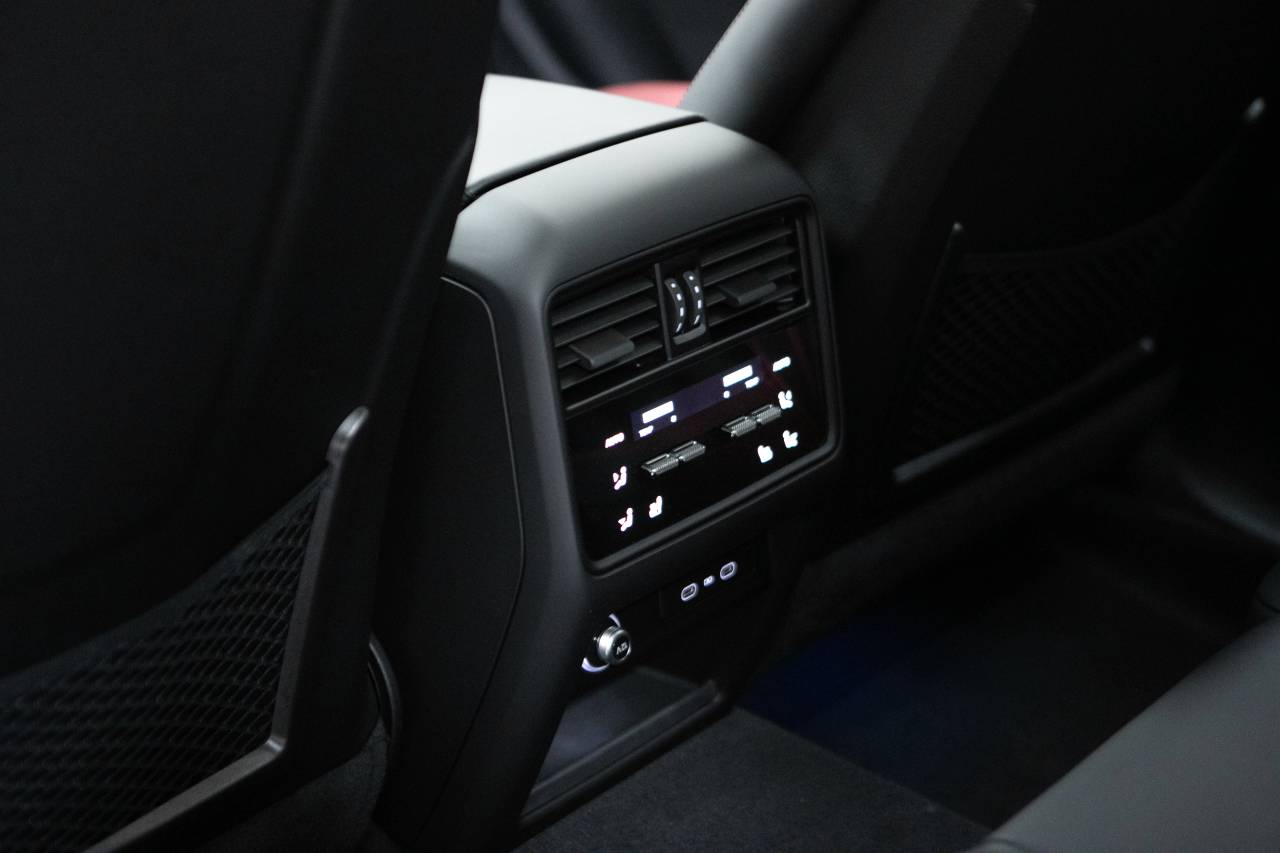 Thumbnail: 2026 Porsche Cayenne - 36