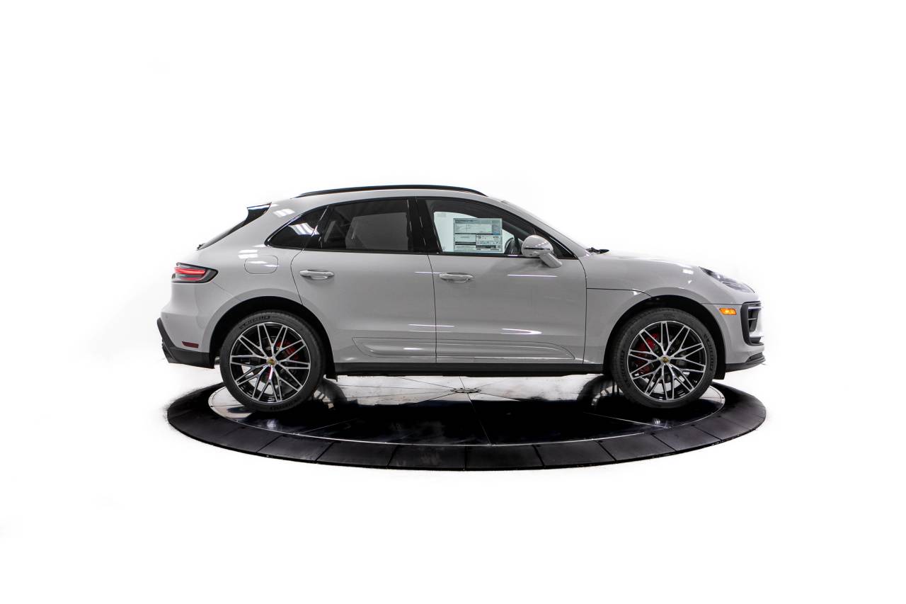 Thumbnail: 2026 Porsche Macan - 8
