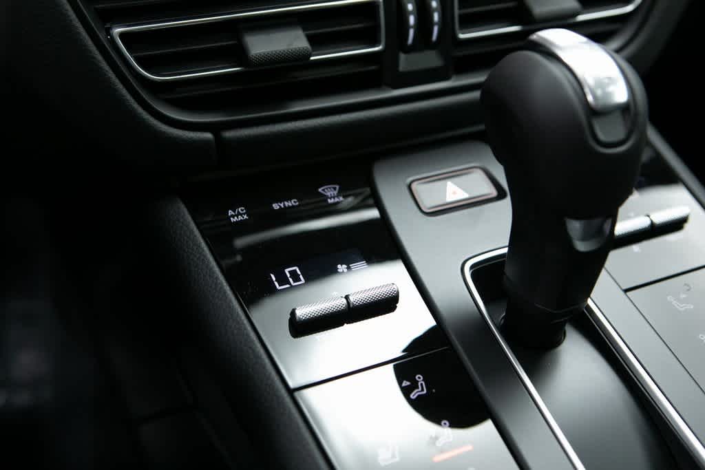 Thumbnail: 2025 Porsche Macan - 27