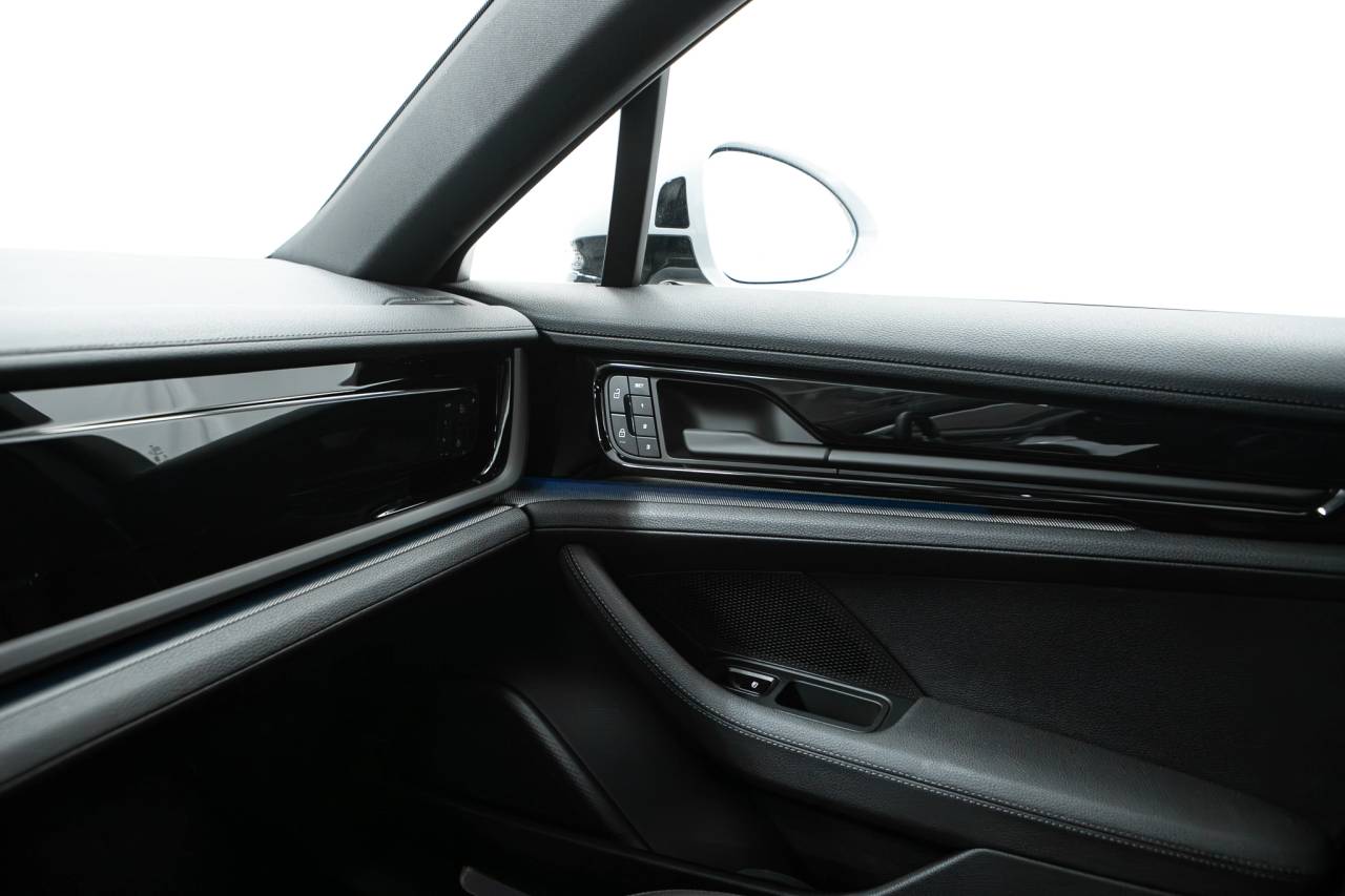 Thumbnail: 2026 Porsche Panamera - 31