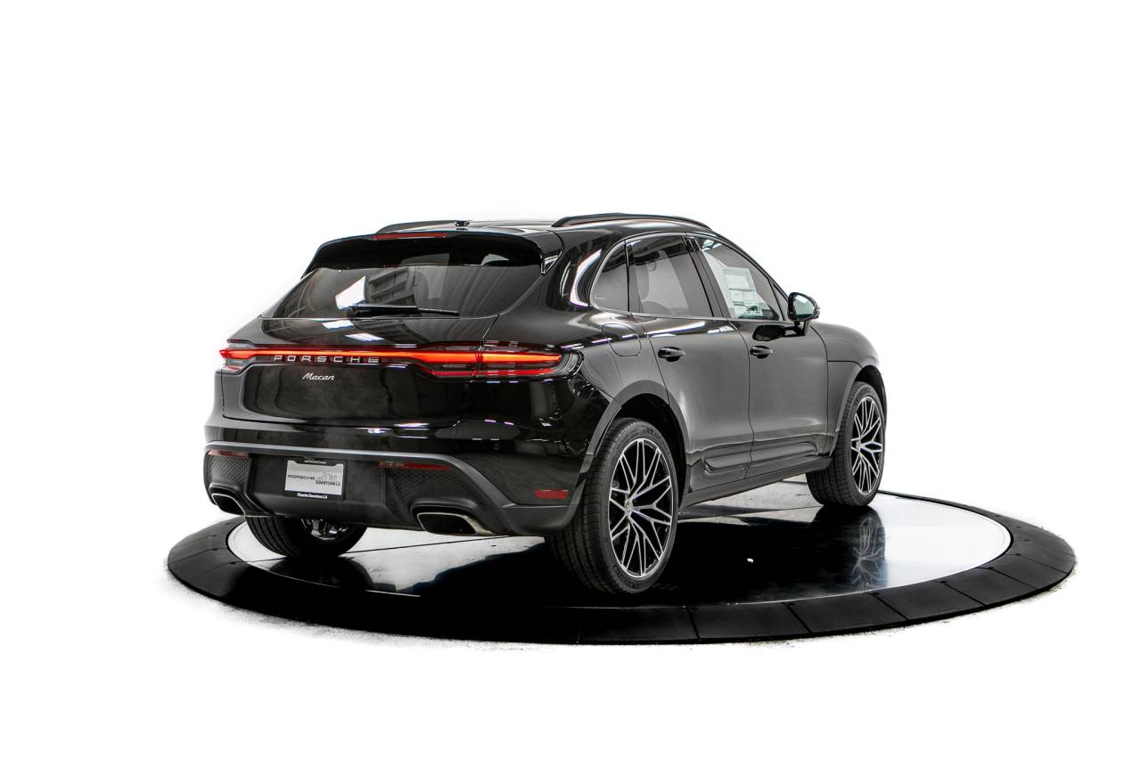 Thumbnail: 2026 Porsche Macan - 7