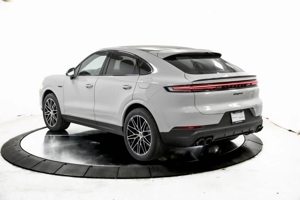 Thumbnail: 2025 Porsche  - 3