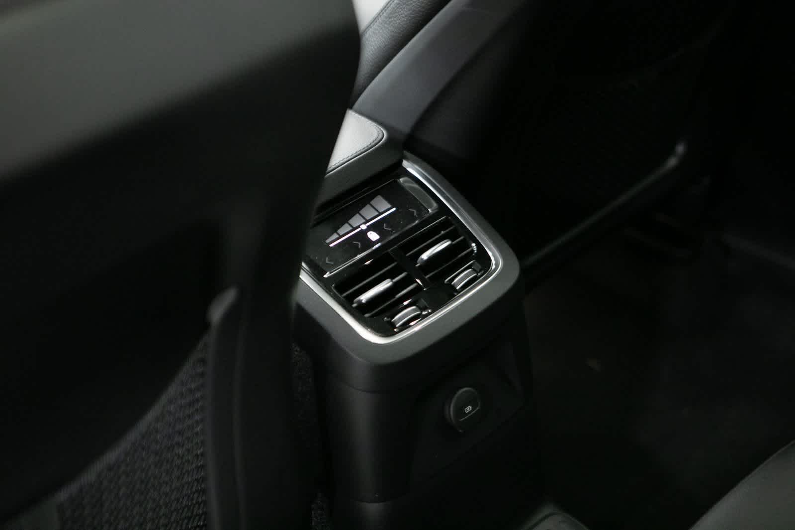 Thumbnail: 2022 Volvo XC90 - 27