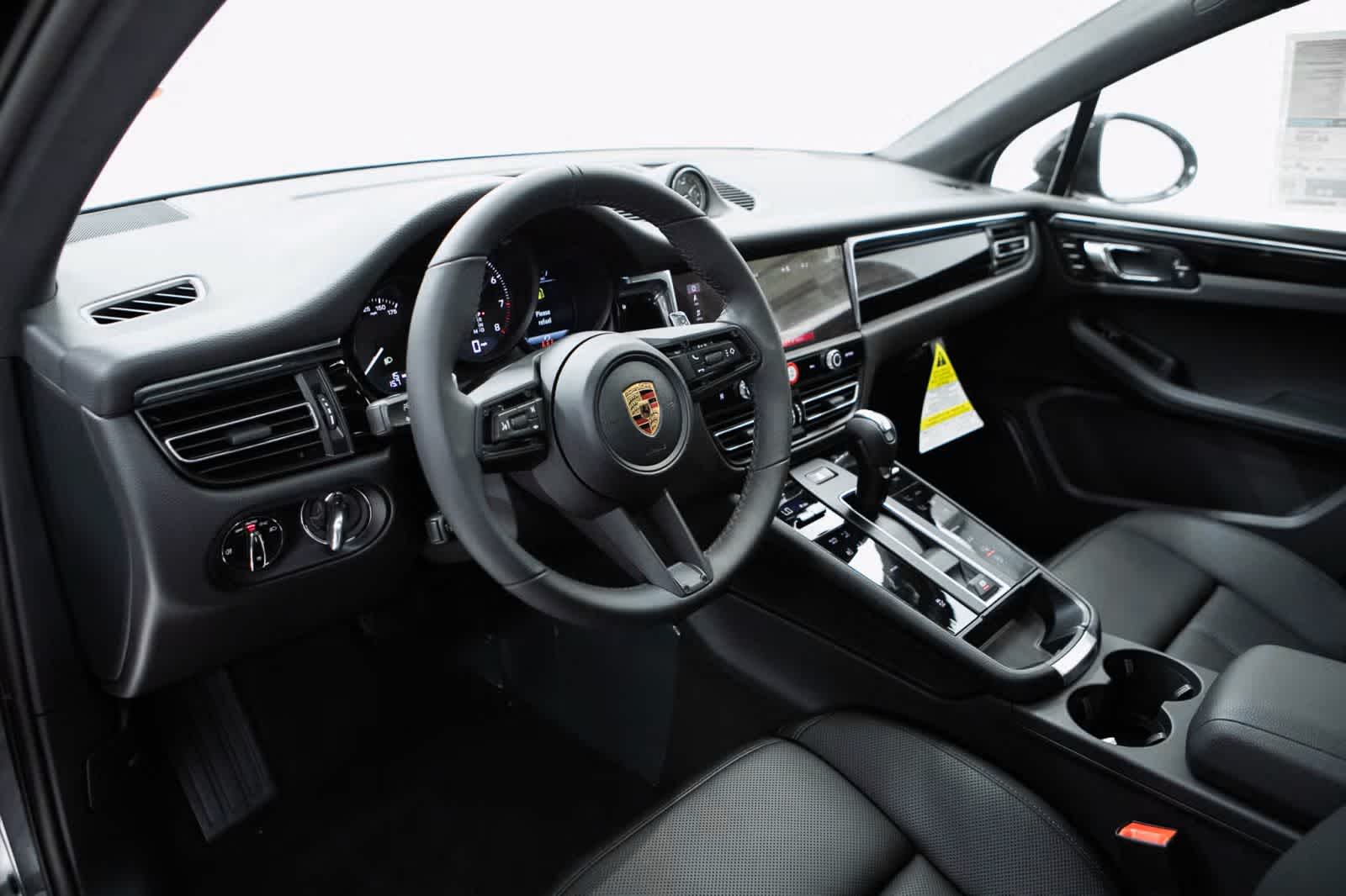 Thumbnail: 2026 Porsche Macan - 4