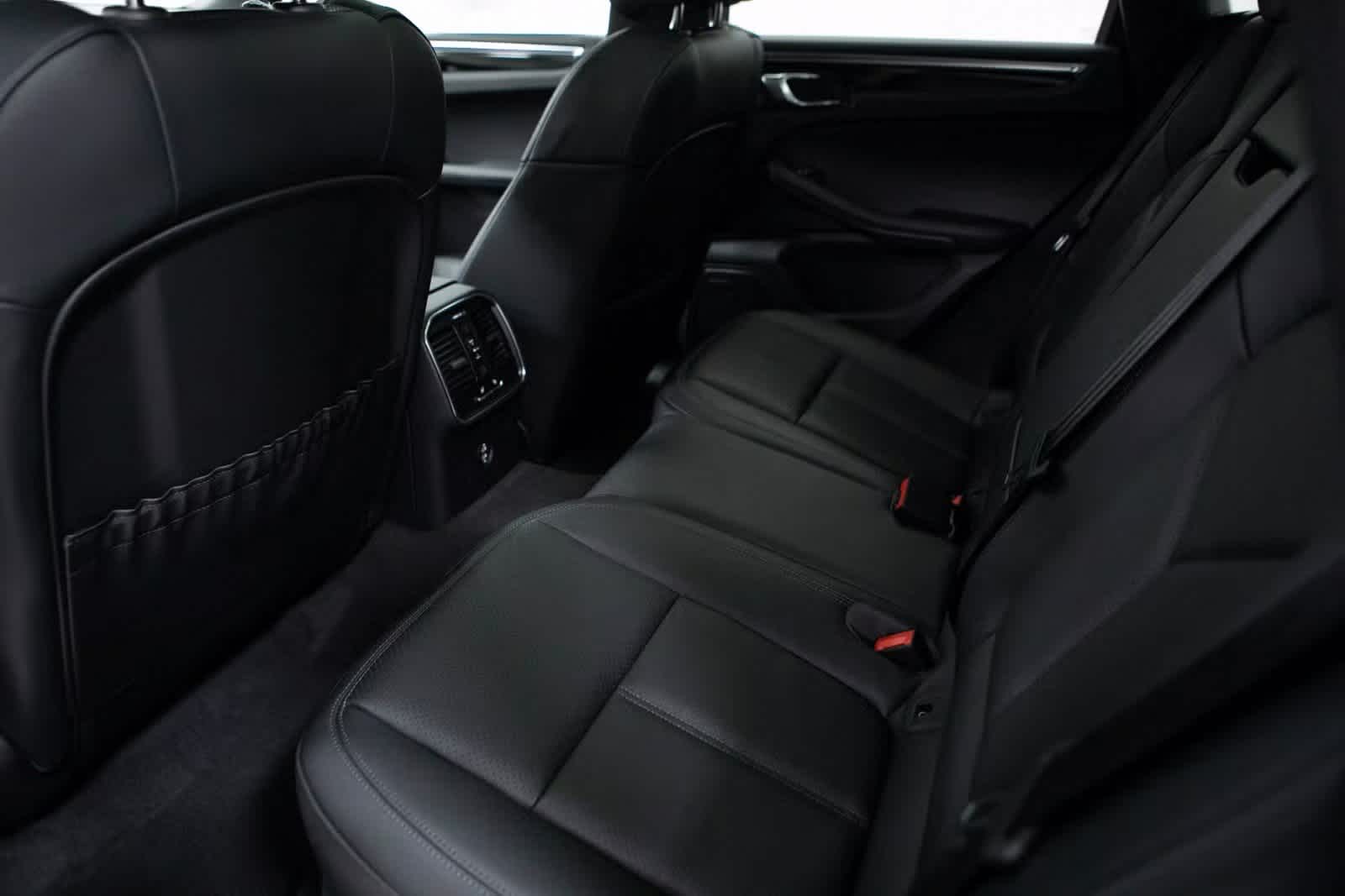 Thumbnail: 2025 Porsche Macan - 28