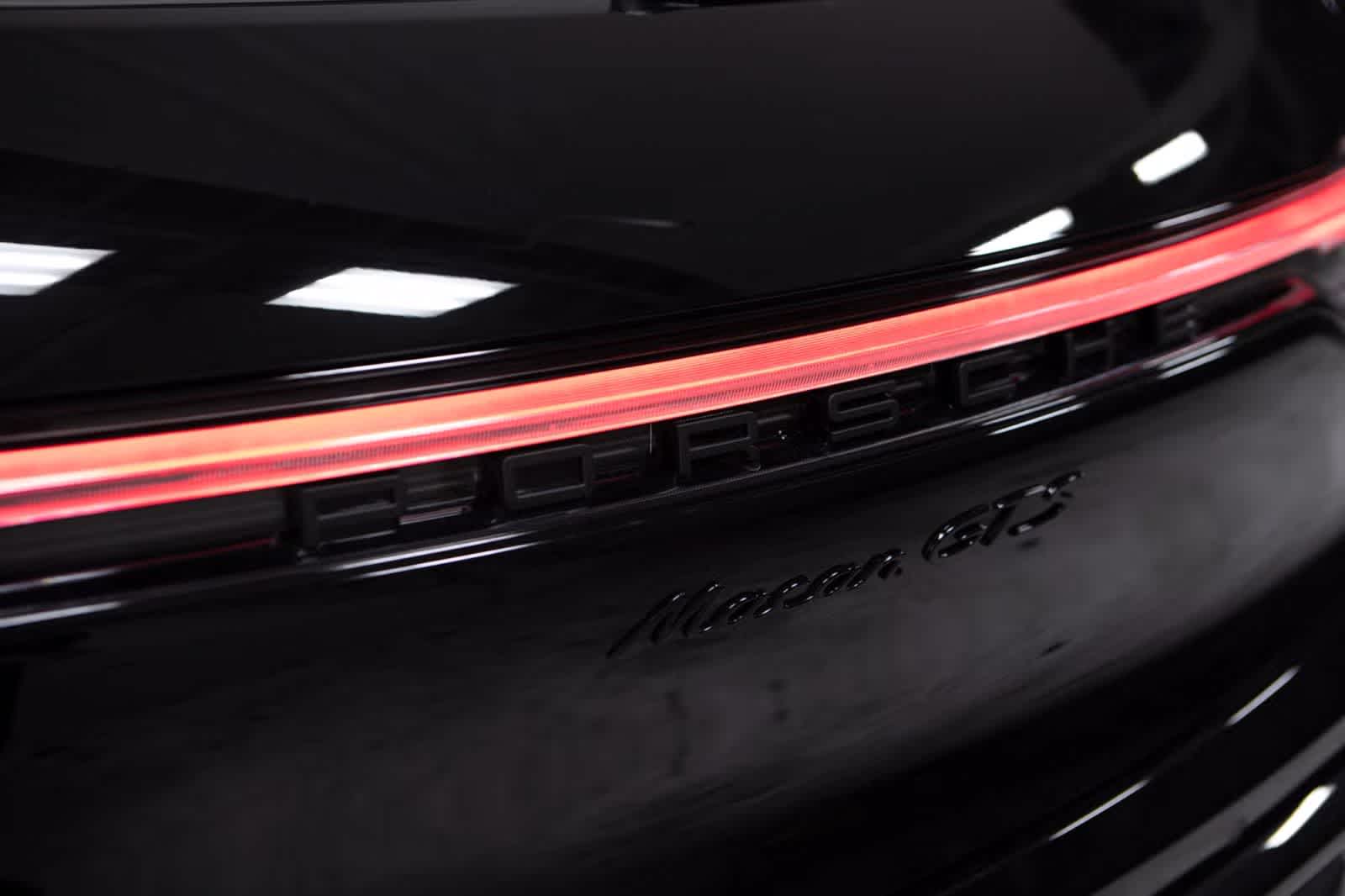 Thumbnail: 2026 Porsche Macan - 19