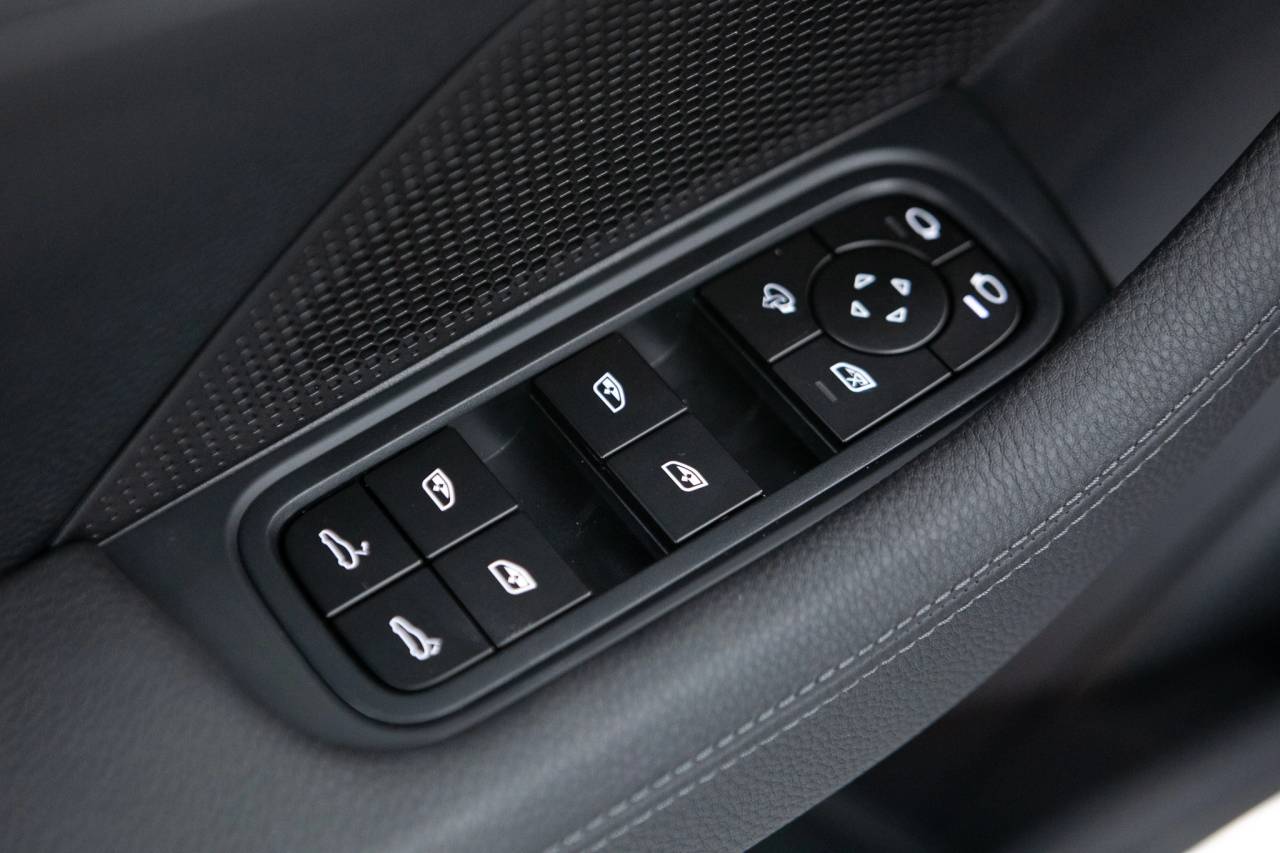 Thumbnail: 2026 Porsche Panamera - 26